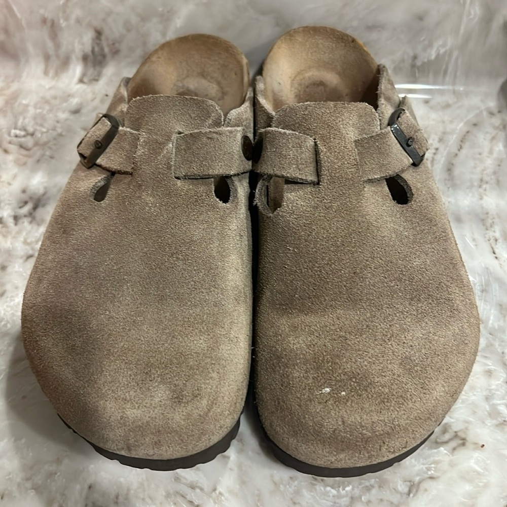 Size 40 Birkenstock Clog. Used but great condition!